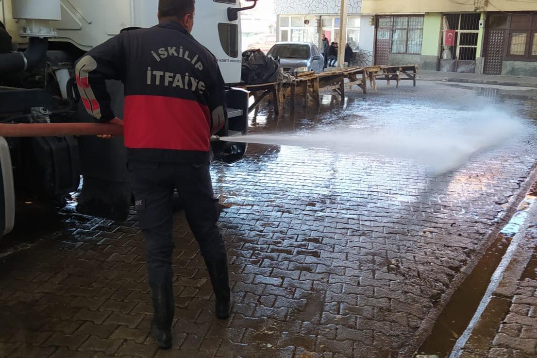 Kapalı Pazar Alanını Temizliyoruz post thumbnail image