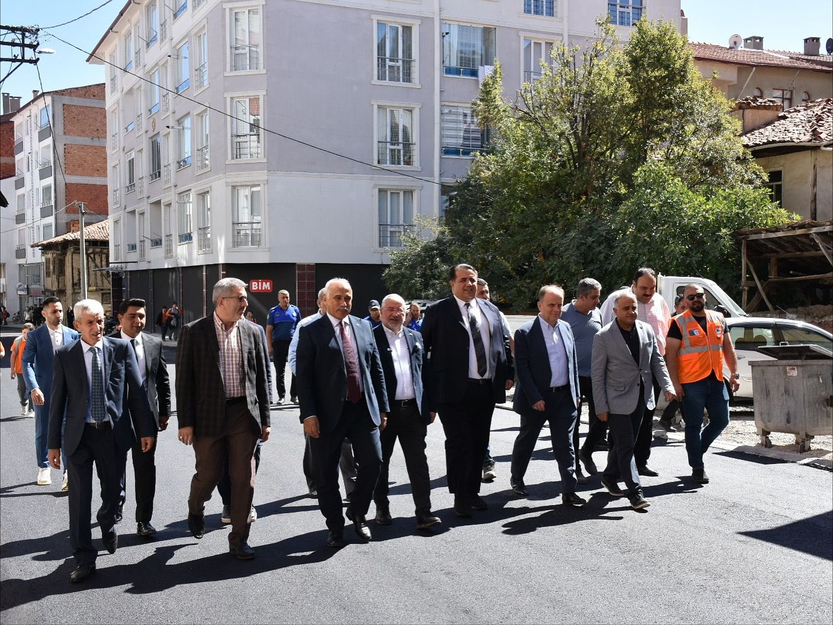 İSKİLİP’TE SICAK ASFALT ÇALIŞMALARI İNCELENDİ post thumbnail image