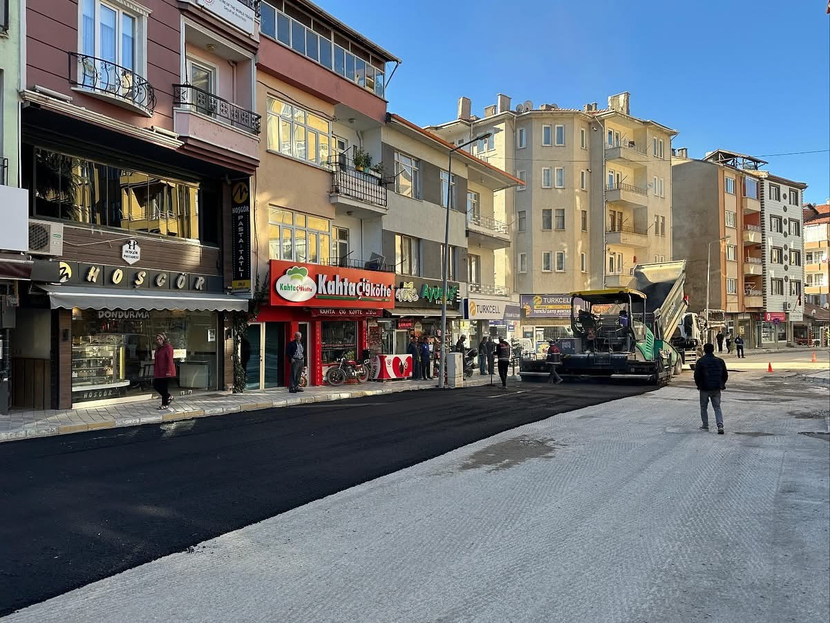 Bitümlü Sıcak Karışım Asfalt Serim Çalışmalarımız Başladı post thumbnail image