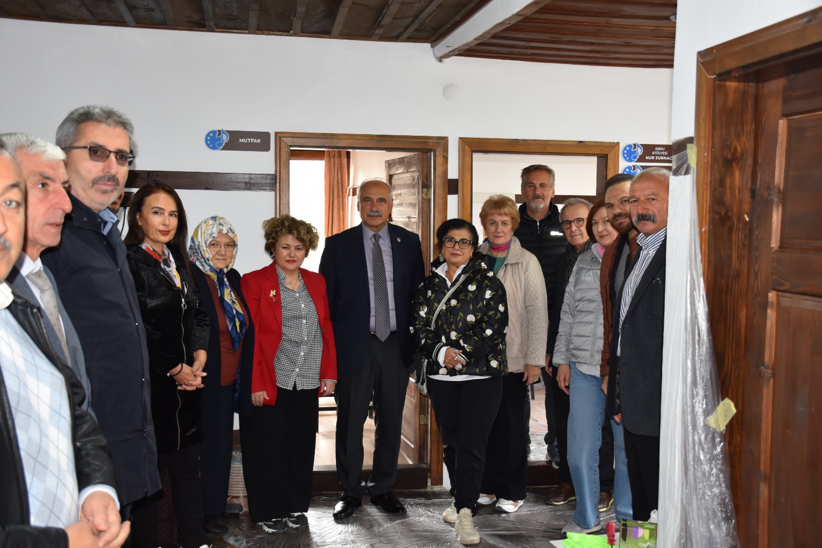 2. ULUSLARARASI “BİR RENK BİR İZ” SANAT ÇALIŞTAYI AÇILIŞI GERÇEKLEŞTİ post thumbnail image