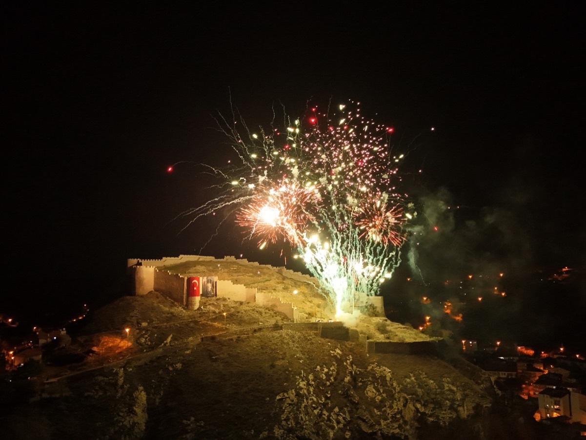 CUMHURİYET COŞKUSUNU GÖKYÜZÜNE TAŞIDIK post thumbnail image