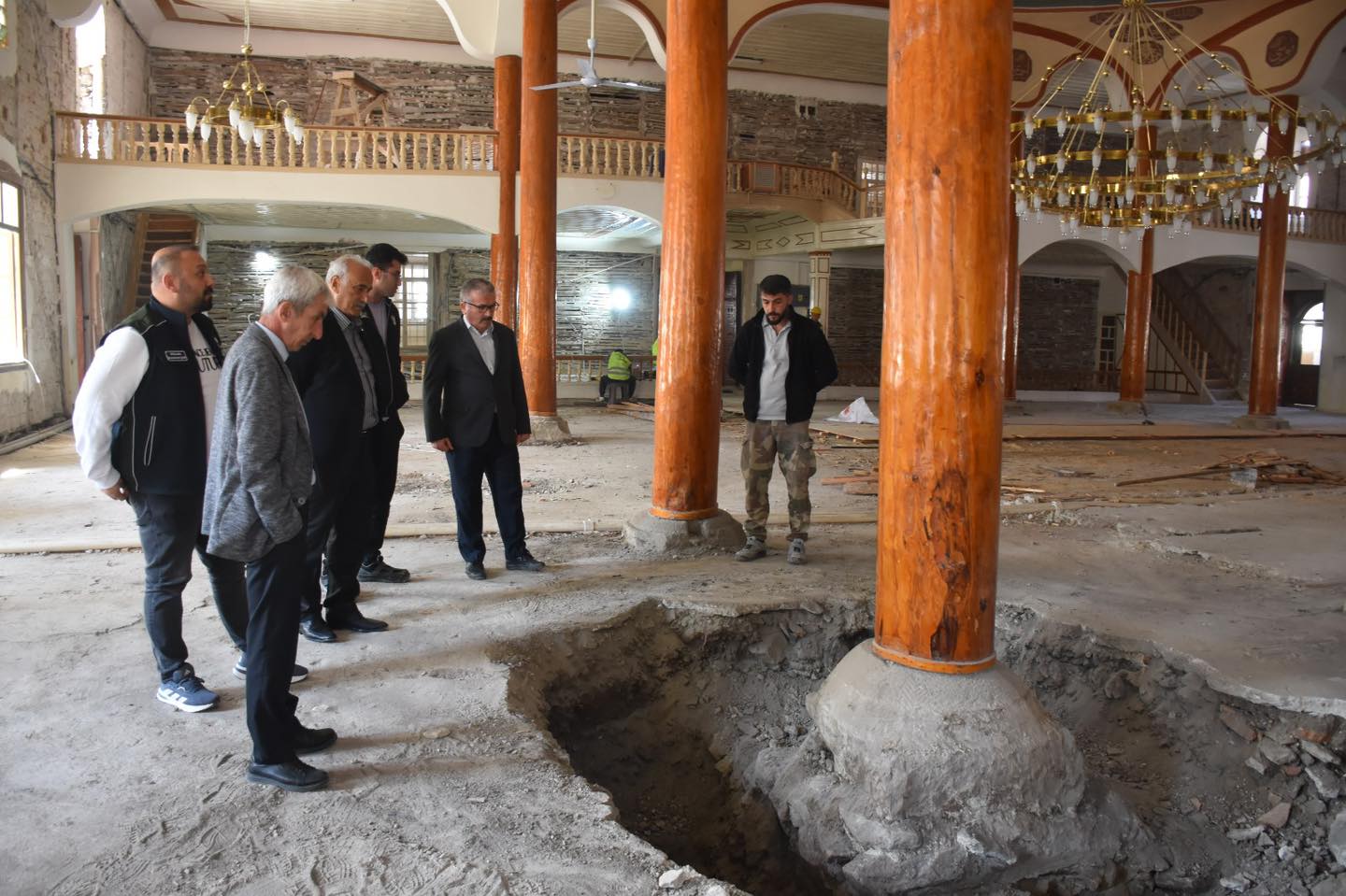 Ulu Cami Restorasyon Çalışmaları Yerinde İncelendi post thumbnail image