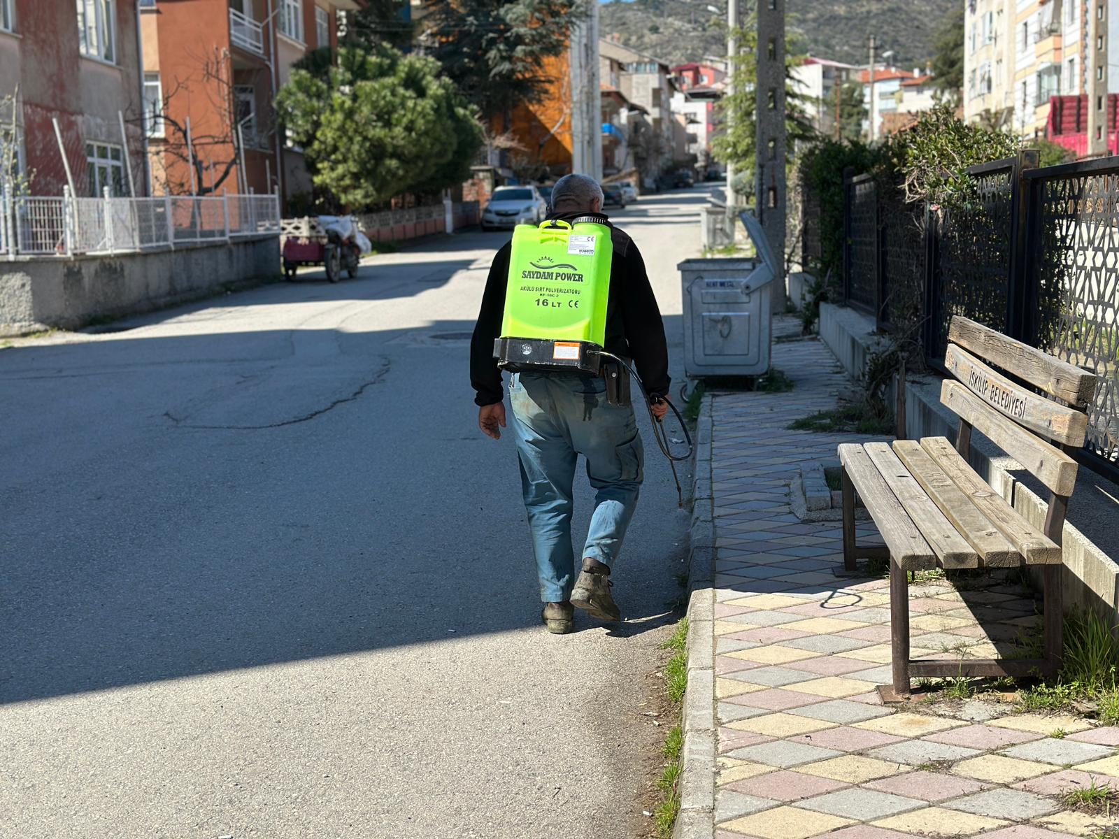 Park ve Bahçeler Müdürlüğü ekiplerimiz, baharın gelişiyle birlikte yabani otla mücadele çalışmalarına başladı. post thumbnail image